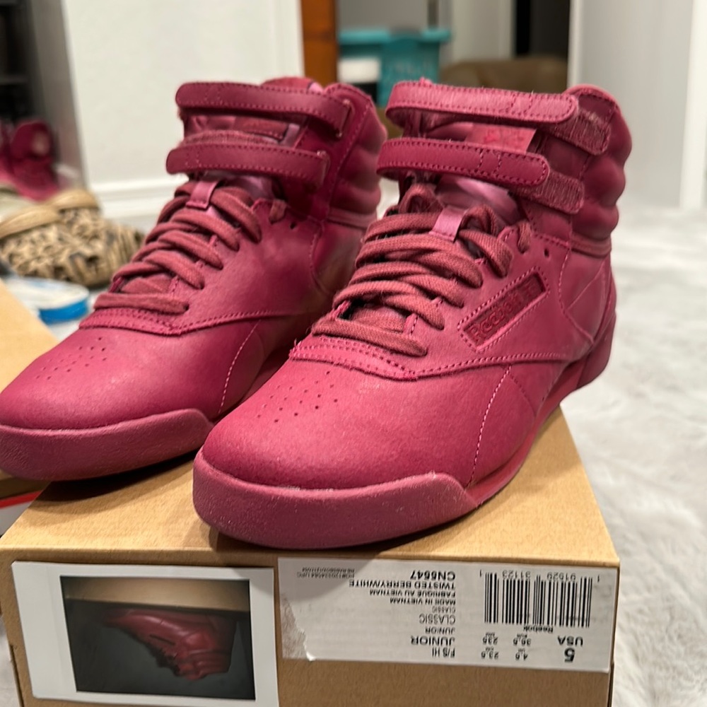 Reebok classic berry junior 5/womens 7,